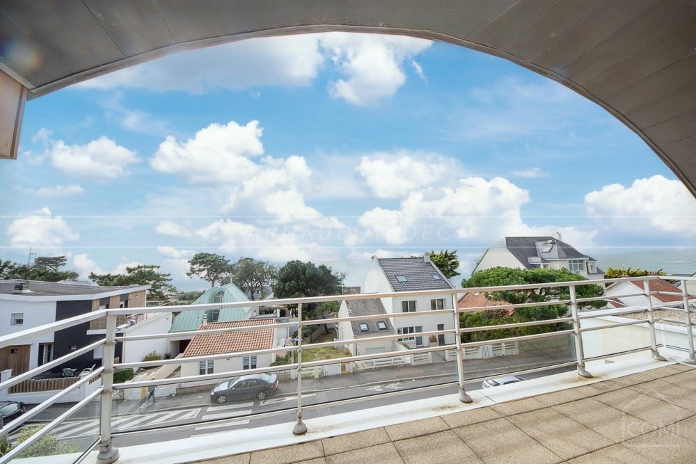 APPARTEMENT T3 - PIECE DE VIE EXPOSE SUD AVEC ACCES TERRASSE ET VUE MER - DOUBLE GARAGE (OPTION) - RARE photo 2